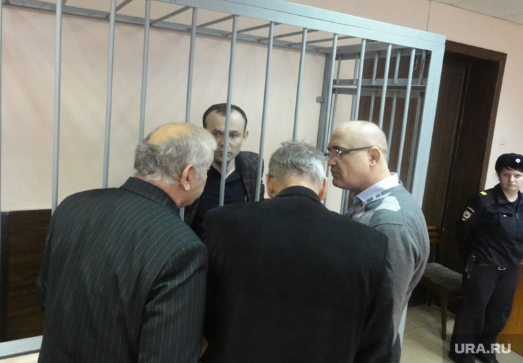 Гаджиев и его адвокаты согласовывают позиции перед прениями 