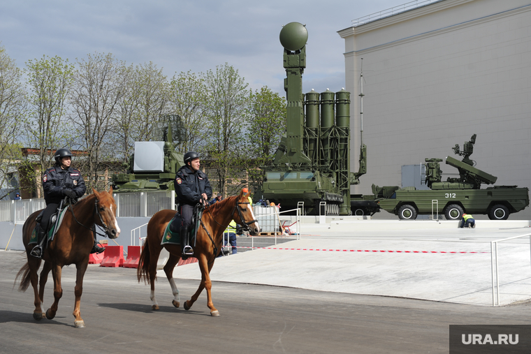 Военная техника на ВДНХ. Москва, конная полиция, с-300, зрк
