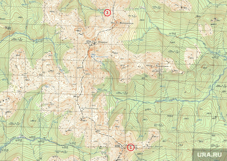 1 — перевал Дятлова; 2 — место под горой Моттевчахль (верховья реки Тумпии), где находится туристская избушка, где, предположительно, найден погибший