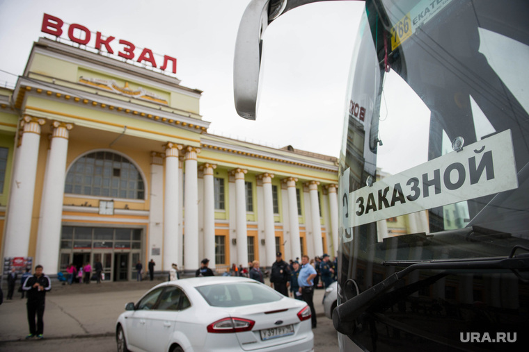 Беженцы с Украины на ЖД вокзале. Екатеринбург, вокзал, заказной автобус, екатеринбург пассажирский