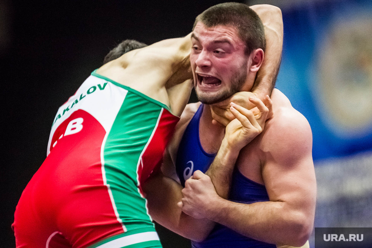 Как отбирают спортсменов. Спортсмены Тюмени борьба. Альбиев борец. Борец Альбиев фото. Абрамович борец Тюмень.