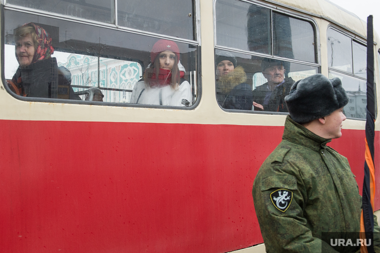 Крестный ход и митинг на Площади Труда по случаю 4 ноября. Екатеринбург, трамвай