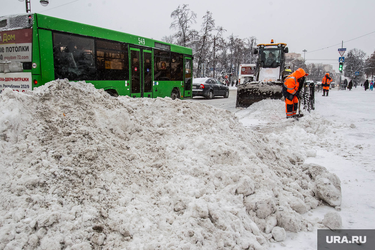Снег и его уборка. Тюмень, снег