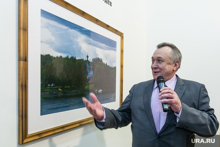 Фотография Дмитрия Медведева «Волга вечером» заняла центральное место на выставке