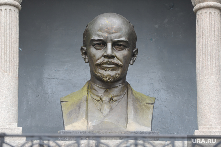 Ленин на Алом поле.  Челябинск., бюст ленина