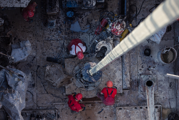 Открытая лицензия на 30.07.2015. Добыча нефти и газа, буровая, добыча, нефть, романовское месторождение, рабочие