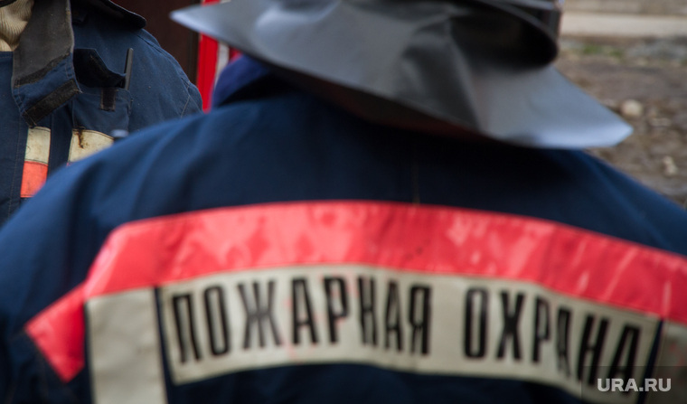 Пожар на Уралмаше. Екатеринбург, пожарная охрана, огонь, пожарные каски