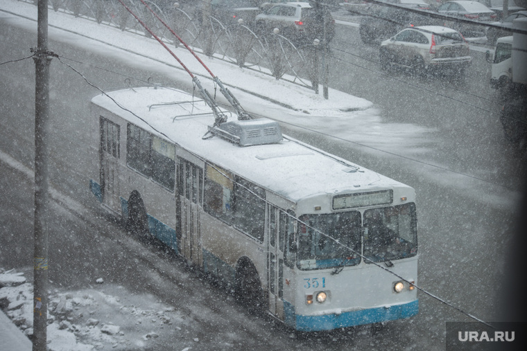 Заседание Заксобрания Свердловской области. Екатеринбург, троллейбус, снегопад