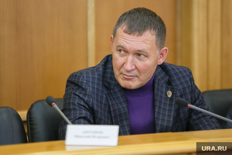 выход депутата. выход депутата.