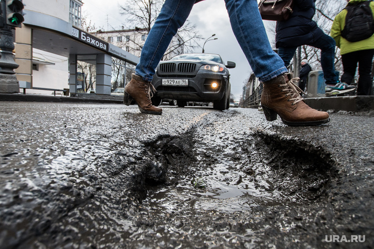 Состояние дорог в Екатеринбурге после зимы также, мягко говоря, оставляет желать лучшего
