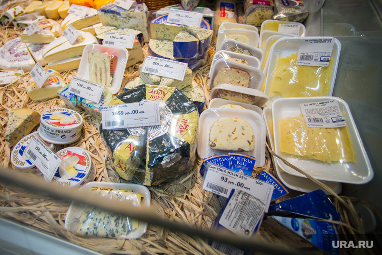 Санкции на продукты. Утилизация отходов. Обед богатых людей. Санкции еда. Молочные продукты в магазине.