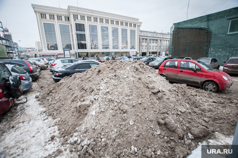 Снег  в Екатеринбурге. Уборка города., сугроб, грязный снег