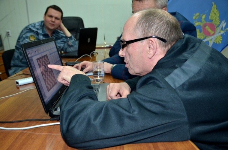 Еще в детстве Сергей Савельев "потренировался" на Анатолии Карпове