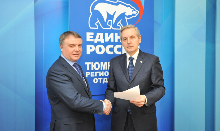 Николай Брыкин (на фото слева) подал документы на праймериз