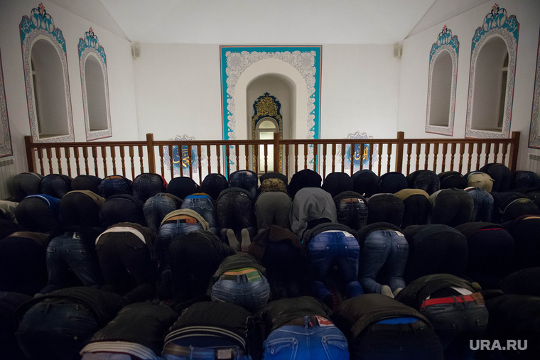 Курбан-байрам в Екатеринбурге, мечеть на  ул. Димитрова, 15., мечеть, ислам, намаз, молитва, курбан байрам