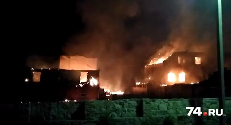 Пожар уничтожил два дома в Новом Кременкуле