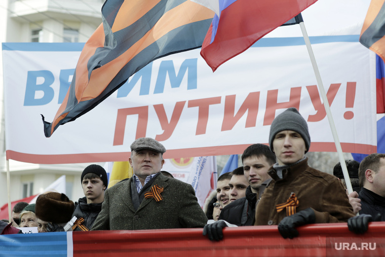 Митинг в Челябинске в поддержку русскоязычного населения Крыма, верим путину, дубровский борис