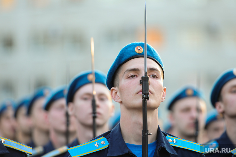 Генеральная репетиция парада 9 мая Челябинск, почетный караул, курсанты, летчики, штык, чввауш