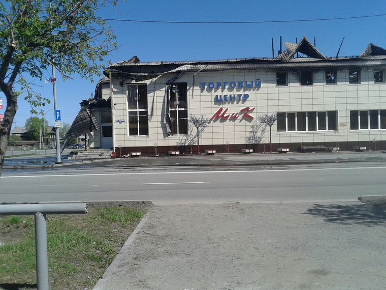 Огонь повредил кровлю и второй этаж здания