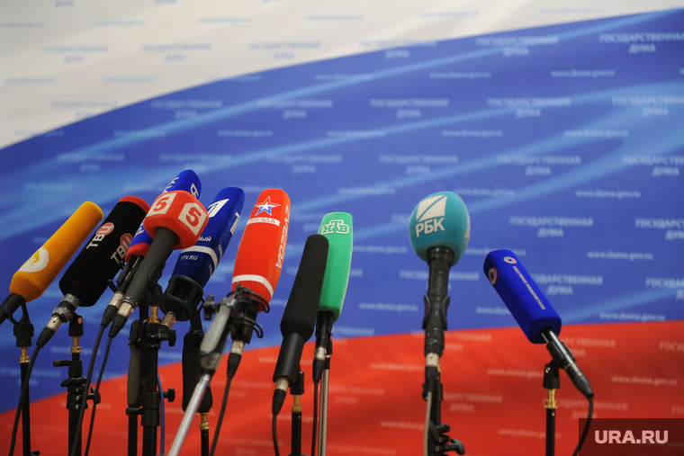 микрофон новостной. включи микрофон тв. кубик на микрофон. микрофон. переходник для караоке микрофона на телевизор самсунг.