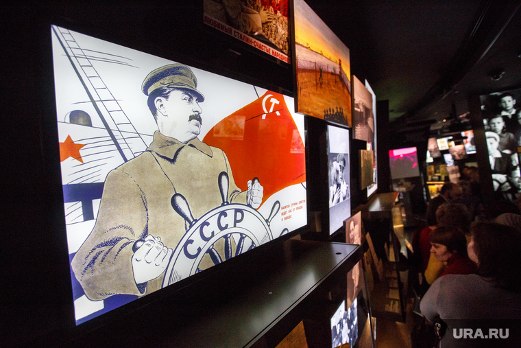 85-летие со дня рождения Бориса Ельцина в одноименном Центре. Екатеринбург, сталин