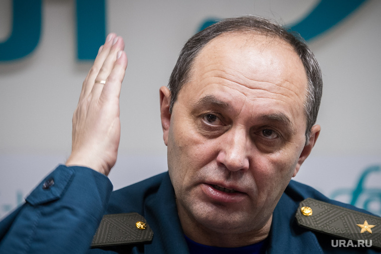Сергей Мирошниченко. Новый начальник Уральского регионального центра МЧС России. Екатеринбург, мирошниченко сергей, жест рукой