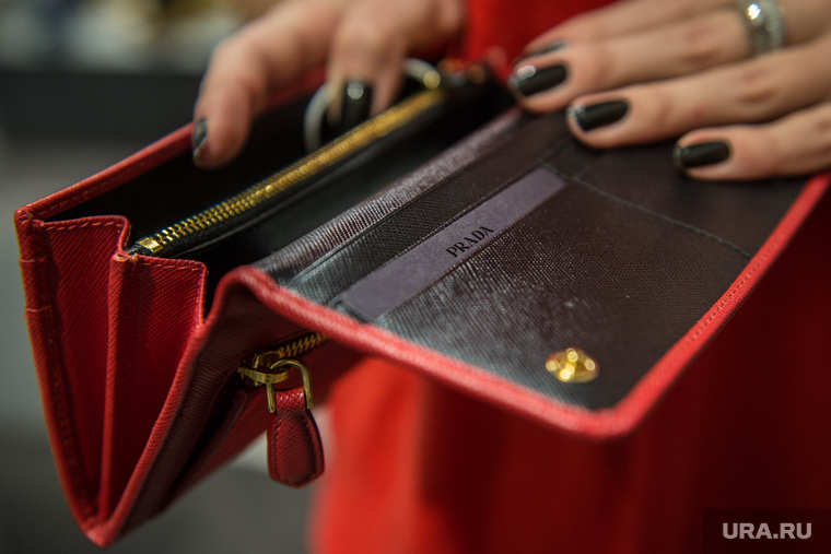 Покровский пассаж. Екатеринбург, кошелек, клатч, прада, prada, бренд, лакшери, фэшн