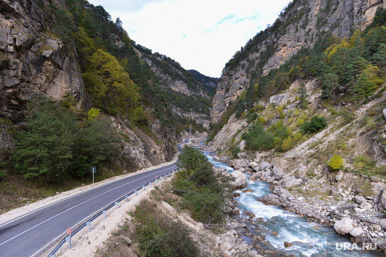 Ингушетия. Горы., дорога, река кама, горы