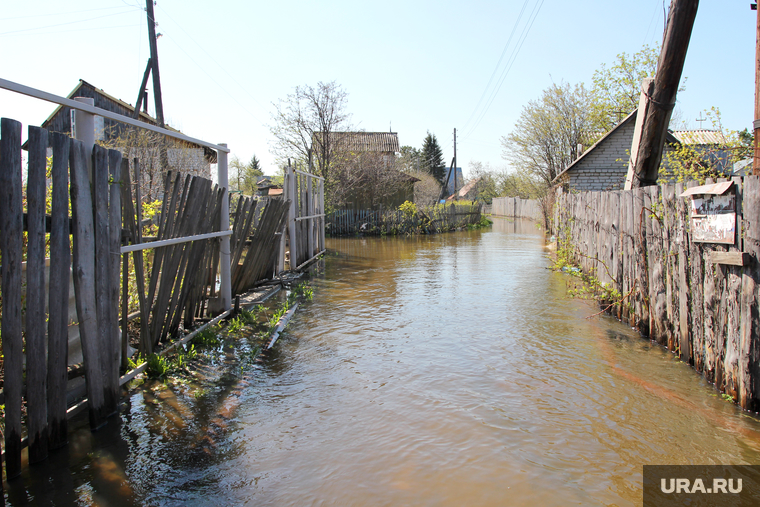 Паводок Затопленные дома
Курган, паводок, улица в воде, наводнение
