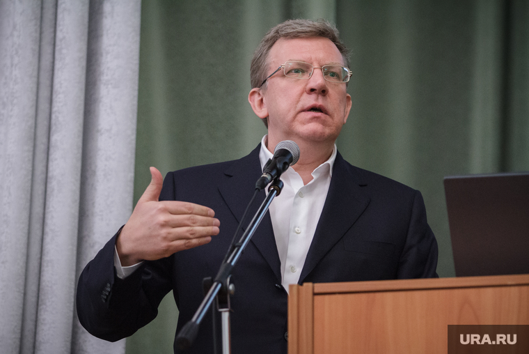 Открытая лекция Алексея Кудрина в УрФУ. Екатеринбург, кудрин алексей, портрет, жест рукой