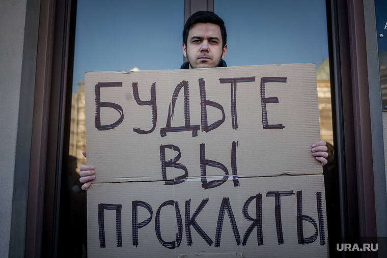Одиночные пикеты в поддержку пострадавших на журналистов и правозащитников. Москва, одиночный пикет, плакат, старая площадь, администрация президента рф