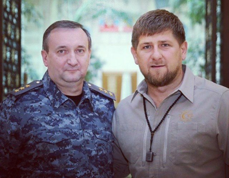 Назначенный начальником штаба Нацгвардии Сергей Ченчик (слева) часто встречается с чеченским лидером