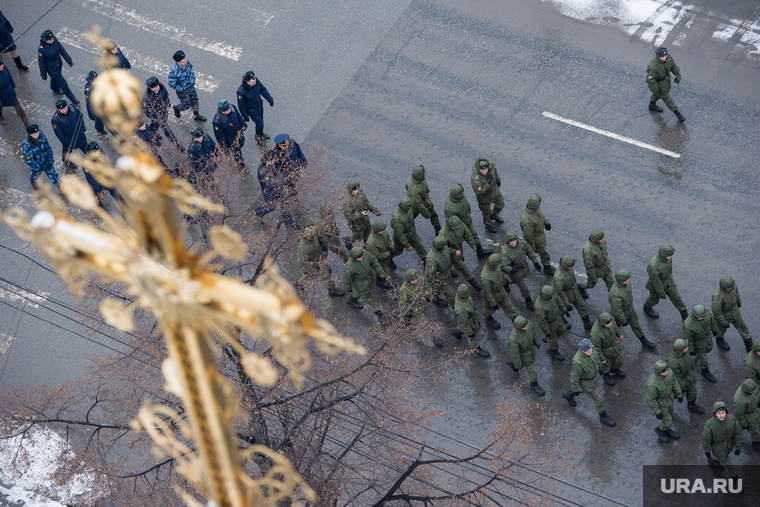 Крестный ход и митинг на Площади Труда по случаю 4 ноября. Екатеринбург, крест, церковь, армия, крестный ход, марш бросок, религия, шествие