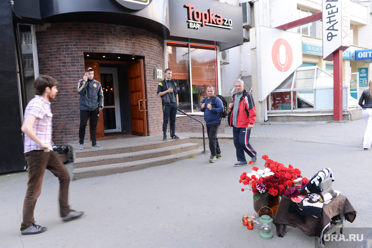 В день смерти Виталия Спиридонова на месте трагедии появились цветы