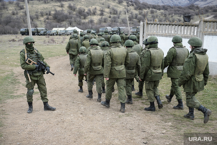 Неопознанные войска в Крыму. Украина. Севастополь, колонна, автоматчик, войска, крым, украина, строй, вежливые люди, солдат