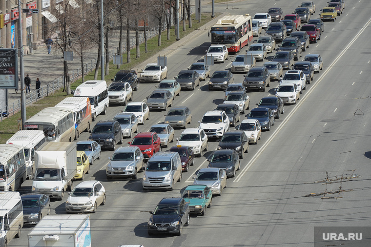Челябинск сверху, проезжая часть, дорожное движение, автомобили