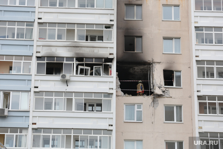 Последствия взрыва бытового газа в многоквартирном жилом доме в Перми на ул. Разина , взрыв газа, копоть, разрушенный дом