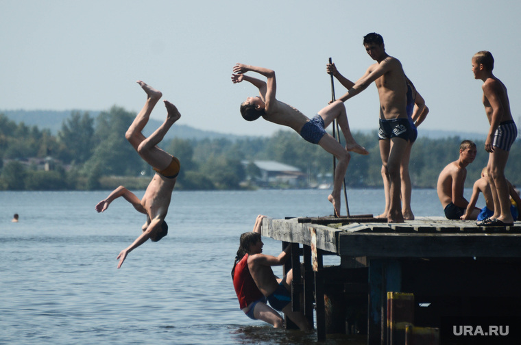 Клипарт. Екатеринбург, пляж, пруд, купание, лето, жара, отдых на воде, прыжок в воду