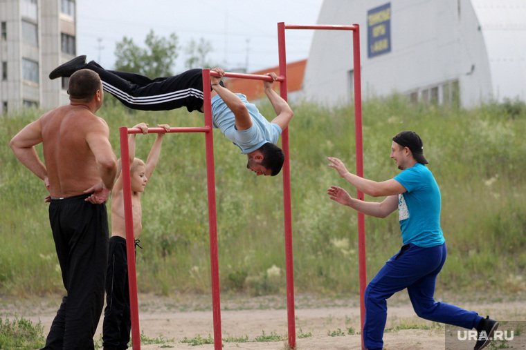 Пляж Бабьи пески
Курган, турник, спорт