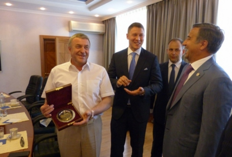 Вячеслав Арчиков получил памятный подарок из Татарстана
