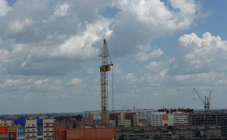 Развалившийся кран располагался в непосредственной близости к тротуару