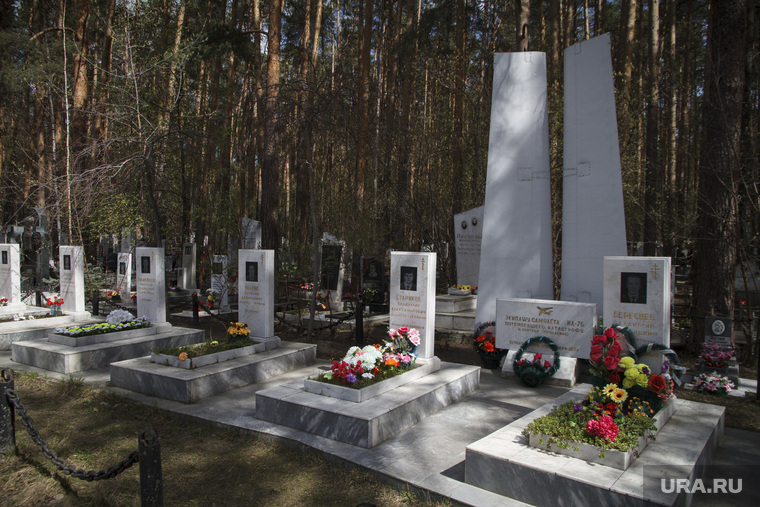 Родительский день. Северное и Широкореченское кладбища.
Екатеринбург, могилы, широкореченское кладбище