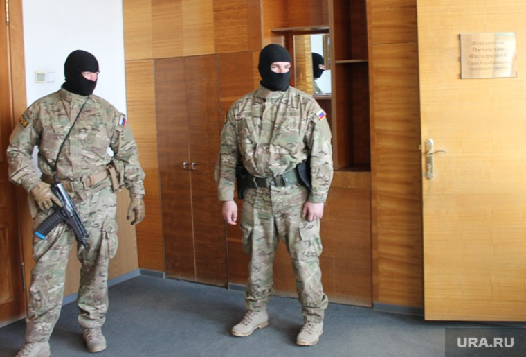 Обыски в администрации Карабаша. Челябинск, фсб, маски-шоу, обыск