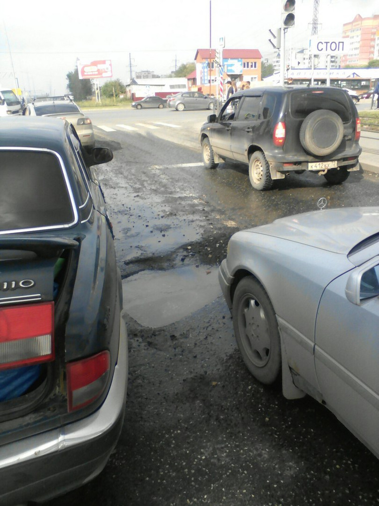 Пока одни автолюбители жалуются на тюменские дороги, другие предлагают для сравнения поездить по магистралям других городов России