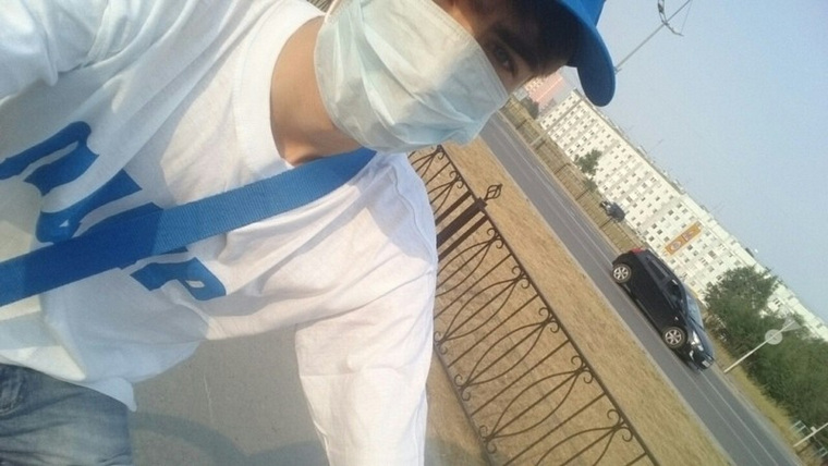 Представители ЛДПР раздали новоуренгойцам медицинские маски, чтобы дышать во время смога