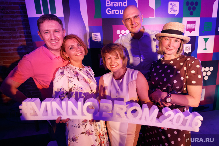 Вечеринка Vinnoprom-2016 от BeBrand Group. Екатеринбург, вугельман алена, макеранец даниил, толмачева светлана, афонина анна