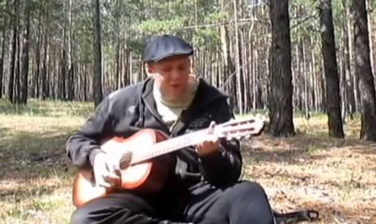 Забайкальский кочегар объяснил в песне, почему в стране "денег нет"