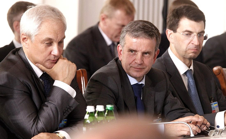 В Кремле считают, что посол РФ Михаил Зурабов (в центре) не справился с Украиной
