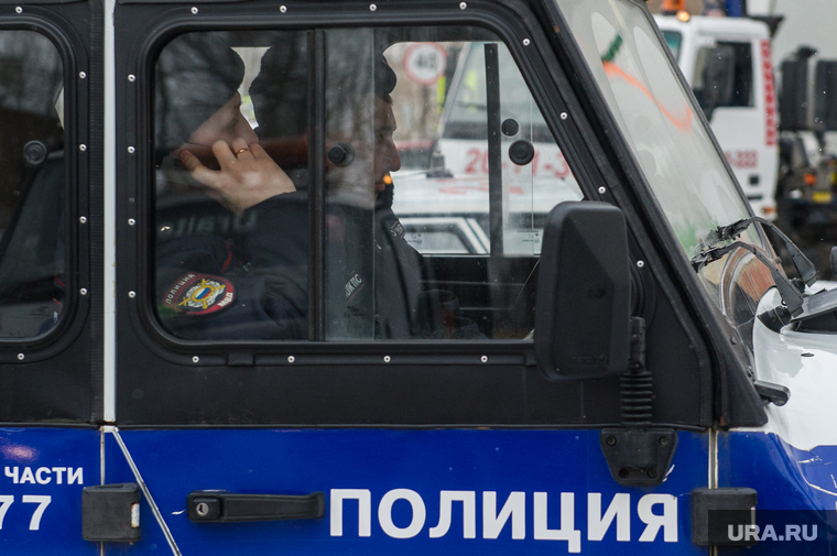 Вывоз киосков с улицы Ракетная, 2. Екатеринбург, полиция, охрана правопорядка