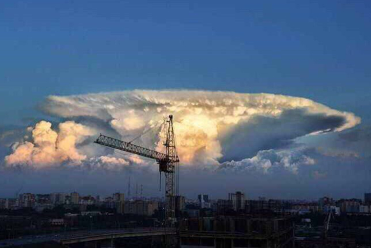 Облако по форме напомнило горожанам "ядерный гриб"